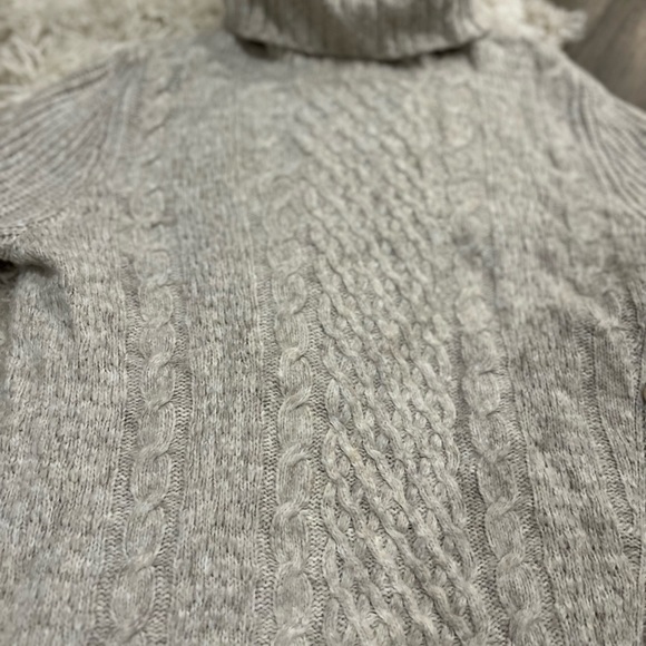 Gorgeous Liz Claiborne Grey sweater Cowl Neck Button Accents small Grey - Picture 4 of 4